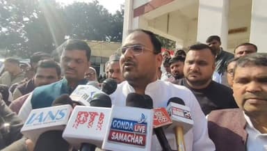 #gonda में #sir क़ो लेकर #samajvadiparty नेताओं ने पहले पार्टी कार्यालय पर की बैठक, बाद में एडीऍम क़ो सौपा ज्ञापन