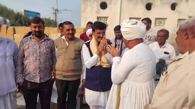 ખેરાલુ: શીતકેન્દ્ર પાસે મેઘરાજભાઈ રબારીના દાનથી બનનાર પ્રવેશ દ્વારનું ધારાસભ્યના હસ્તે ખાતમુહુર્ત