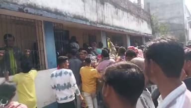 চাঁচল ১: শুনানির নামে চরম ভোগান্তি! চাঁচল ১ ব্লকে শয়ে শয়ে ভোটারের ঢল, দিনমজুর থেকে সাধারণ মানুষ সবাই এসআইআর নিয়ে বিপাকে