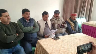 पूर्व मंत्री राजिंद्र गर्ग घुमारवीं में प्रेस वार्ता को सम्बोधित करते हुए:----