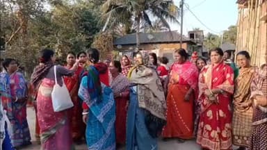 রায়না ১: অকাল হোলিতে মাতলো শ্যামসুন্দরের মহিলারা লক্ষীর ভাণ্ডারে ৫০০ টাকা বাড়ানোর পরে