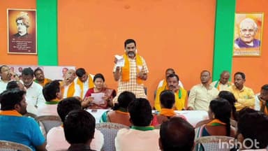 నర్సంపేట: నర్సంపేటలో ఎన్నికల్లో పోటీ చేసే భారతీయ జనతా పార్టీ అభ్యర్థులతో సమావేశమైన జిల్లా అధ్యక్షుడు