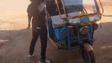 शिवपुरी नगर: ई-रिक्शा खराब होने से परेशान महिला का हंगामा, होटल पीएस के पास एजेंसी के सामने पेट्रोल डालकर लगाई आग