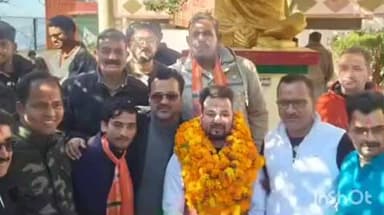 अल्मोड़ा: नीरज सांगा के भाजयुमो नगर अध्यक्ष बनने पर जश्न, कार्यकर्ताओं ने चौघानपाटा में आतिशबाजी कर मिष्ठान वितरण किया