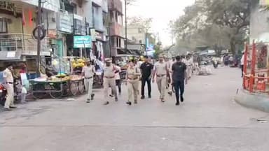 అసిఫాబాద్: ఆసిఫాబాద్ పట్టణంలో పోలీసుల కవాతు