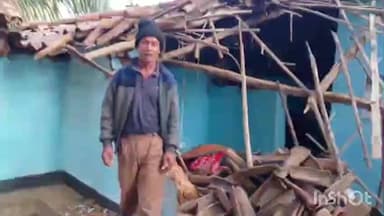 रनियां: पुरनापानी गँझू टोली में जंगली हाथी का आतंक, घर तोड़ा और अनाज खाया