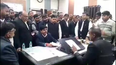 पीलीभीत: बीसलपुर तहसील के कमिश्नर ने किया निरीक्षण, अधिकारियों से कहा- बुलडोजर एक्शन से पहले मानवता भी देखें