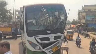 జమ్మికుంట: జమ్మికుంట ప్లైఓవర్ పై తప్పిన పెను ప్రమాదం
బస్సు టైర్ పేలి ప్లైఓవర్ గోడను ఢీకొన్న ఆర్టీసీ బస్సు