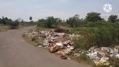 அரவக்குறிச்சி: பொன்னா கவுண்டனூர் சாலையில் குப்பை கழிவுகளை கொட்டுவதால் நோய் தொற்று பொதுமக்கள் குற்றச்சாட்டு