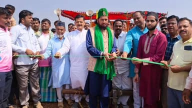 ಕುಷ್ಟಗಿ: ಹನುಮಸಾಗರ ಪಟ್ಟಣದ ಕಟಗೇರಿ ಓಣಿಯಲ್ಲಿ ನಡೆದ ಗಡ್ಡಿಬಂಡಿ ಓಟದ ಸ್ಪರ್ಧೆಗೆ ಕಾಡಾ ಅಧ್ಯಕ್ಷ ಹಸನಸಾಬ್ ದೋಟಿಹಾಳ ಚಾಲನೆ