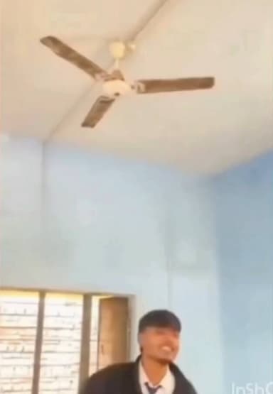 वायरल वीडियो : छत्तीसगढ़ के एक स्कूल में चाकू लहराते नाबालिग छात्रों का एक वीडियो सोशल मीडिया पर तेजी से वायरल