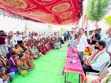 బిచ్కుంద: బిచ్కుందలో కాంగ్రెస్ అభ్యర్థులకు మద్దతుగా ప్రచారం నిర్వహించిన జుక్కల్ ఎమ్మెల్యే తోట లక్ష్మీకాంతరావు