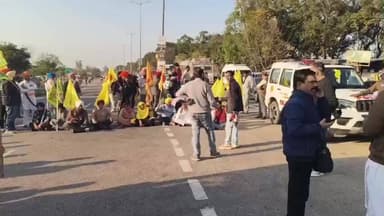 ਆਨੰਦਪੁਰ ਸਾਹਿਬ: ਹਰਿਆਣੇ ਨੂੰ ਪਾਣੀ ਦੇਣ ਦਾ ਮਾਮਲਾ ਇੱਕ ਵਾਰ ਤੋਂ ਫਿਰ ਗਰਮਾਇਆ ਕਿਸਾਨਾਂ ਨੇ ਬੁੰਗਾ ਸਾਹਿਬ ਵਿਖੇ ਨੈਸ਼ਨਲ ਹਾਈਵੇ ਨੂੰ ਕੀਤਾ ਬੰਦ