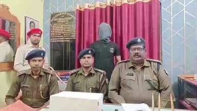 सिमडेगा: सिमडेगा में जूते के दुकान में चल रहा था नशे का कारोबार, सिमडेगा पुलिस ने गिरफ्तार कर भेजा जेल