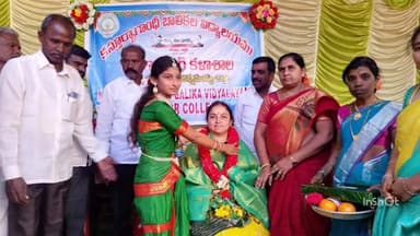 కస్తూర్భా గాంధీ బాలికల కళాశాల వార్షికోత్సవానికి హాజరైన మంత్రి సతీమణి హరితమ్మ