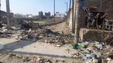 शामली: खेड़ीकरमू में करीब 1 महीने से बंद पड़ी फैक्ट्रियों का रास्ता, पुलिया निर्माण के बाद भी नहीं हुआ चालू