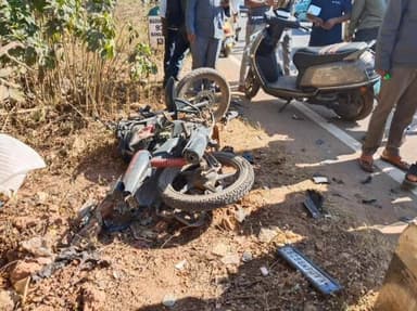 ಹೊಸಕೋಟೆ: ಚಿಂತಾಮಣಿ ರಸ್ತೆಯ ಪ್ಯಾಕ್ಟರಿ ಗೇಟ್ ಬಳಿ ಬೈಕ್-ಕಾರಿನ ನಡುವೆ ಅಪಘಾತ; ಓರ್ವ ಸವಾರ ಸಾವು, ಮೂವರಿಗೆ ಗಂಭೀರ ಗಾಯ