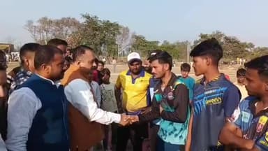 रुधौली: स्व. रघुनाथ सिंह व स्व. राजकुमार चौधरी स्मारक क्रिकेट टूर्नामेंट का भव्य समापन, पूर्व विधायक ने किया पुरस्कार वितरण