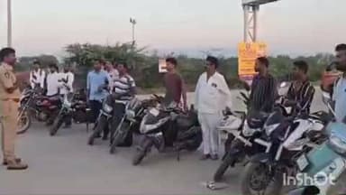 రేణిగుంట తూకివాకం క్రాస్ వద్ద హెల్మెట్ వాడకంపై అవగాహన