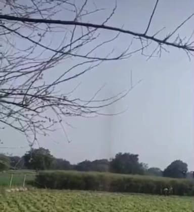 बीघापुर: पेट्रोलियम भंडार होने की आशंका से ओएनजीसी की टीम बीघापुर तहसील क्षेत्र के गांव में कर रही है खुदाई