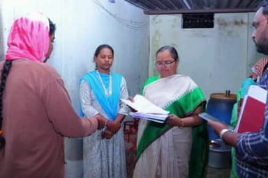 సిద్దిపేట అర్బన్: నంగునూరు మండలం నర్మెట కేజీబీవీ లో రాత్రి భోజన ప్రక్రియను పరిశీలించిన జిల్లా కలెక్టర్ హైమావతి