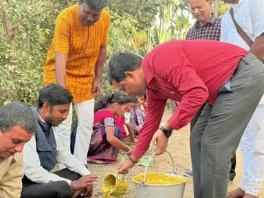 কুমারঘাট: ফটিকরায় পশ্চিম কাঞ্চনবাড়ি এলাকায় অষ্টপ্রহর হরিনাম সংকীর্তনে অংশগ্রহণ করেন মন্ত্রী সুধাংশু দাস