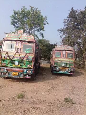 నూతనకల్: ఎర్రపహాడ్ ఎక్స్ రోడ్డు సమీపంలో అక్రమ ఇసుక లారీలు సీజ్.. నలుగురిపై కేసు నమోదు