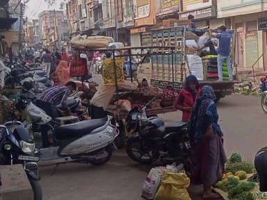 अलीराजपुर: शहर के एमजी रोड पर प्रतिदिन होता है जाम, पसरती है दुकाने, आम राहगीरों ने कहा जिम्मेदार विभागों का नहीं ध्यान, #jansamsya