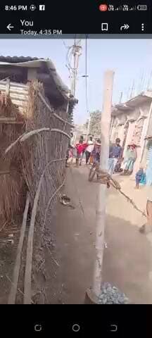 Dabbango dwara kathetar se ghar ko gehra Ghar wale Ghar se nikalne ko majbur