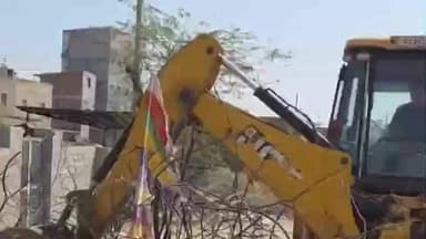 गुड़ामालानी: गुड़ामालानी में बुलडोजर की गूंज से टूटा अतिक्रमण का घमंड, प्रशासन की सख्त कार्रवाई से सड़कें हुईं आज़ाद