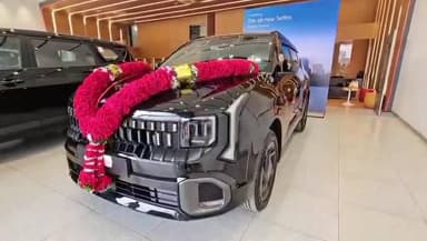 ભરૂચ: શહેરના ધોરાવાલા ફેમીલીને પ્રથમ કિયાની સીલટોશ જી.ટી.એક્સ.લાઈન ટોપસ્ટ મોડલની ડિલિવરી આપવામાં આવી હતી.