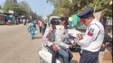 खैरागढ़ में जिला केसीजी यातायात पुलिस ने यातायात नियम उल्लंघन पर की सख्त कार्रवाई, अट्ठाईस हजार एक सौ रुपये का समन शुल्क