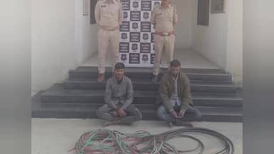 ભચાઉ: પવનચક્કીમાં ચોરી કરેલા કોપર વાયર સાથે 2 આરોપીને લાકડિયા પોલીસે ઝડપી પાડ્યા