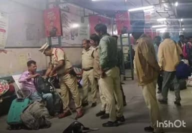 వరంగల్ రైల్వేస్టేషన్లో పోలీసుల విస్తృత తనిఖీలు