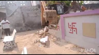 માલપુર: નગરની અંધારી વાડી મેલડી માતાજીના મંદિરની જાળવણી માટે બનાવેલ કમ્પાઉન્ડ હોલને તંત્ર દ્વારા તોડી પડાતા ભક્તોમાં રોષ