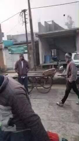 आलोट:-सब्जी लीला मंडी का समय 7:00 बजे देखिए मटर क्या भाव बिक रहा