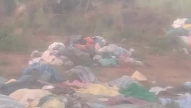 அம்பாசமுத்திரம்: விகேபுரத்திலிருந்து கருத்தப்பிள்ளையூர் செல்லும் சாலையில் வனப்பகுதியில் கொட்டப்பட்ட கழிவுமுட்டைகள் பரபரப்பு.