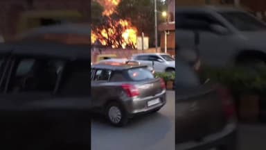 NDMC के गोदाम में लगी भीषण आग,लक्ष्मी बाई नगर के पास #FireNews #Breaking #Live #BJP #liveupdates