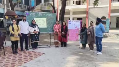 ਆਨੰਦਪੁਰ ਸਾਹਿਬ: ਸਕੂਲ ਆਫ ਐਮੀਨਸ ਕੀਰਤਪੁਰ ਸਾਹਿਬ ਵਿਖੇ ਮਾਪੇ ਅਧਿਆਪਕ ਮਿਲਣੀ ਦੌਰਾਨ ਵੱਡੀ ਗਿਣਤੀ ਚੋਂ ਪਹੁੰਚੇ ਮਾਪੇ ਅਧਿਆਪਕਾਂ ਨਾਲ ਕੀਤੀ ਗੱਲਬਾਤ