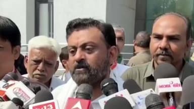 રાજકોટ પૂર્વ: રાજકોટ : SIR પ્રક્રિયામાં ફોર્મ નં.7 મામલે કોંગ્રેસ દ્વારા કલેકટરને રજૂઆત