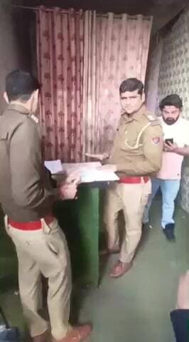 बुलंदशहर: बुलंदशहर के कोतवाली देहात क्षेत्र के खुर्जा रोड स्थित एक रेस्टोरेंट में पुलिस ने बड़ी कार्रवाई करते हुए छापा मारा