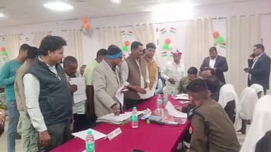 तालबेहट: तहसील में डीएम और एसपी की अध्यक्षता में संपूर्ण समाधान दिवस का आयोजन, फरियादियों ने समस्याएं सुनाईं