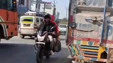 नजीबाबाद: मालन नदी पुल के समीप कंटेनर की टक्कर से बाइक पर सवार तीन युवक गंभीर रूप से घायल, उनमें से एक की हुई मौत