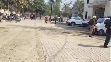 अमरोहा: अमरोहा पीएम हाउस में चीख-पुकार, दो महिलाओं समेत छह शवों का हुआ पोस्टमार्टम