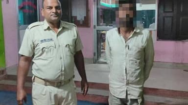 ତିର୍ତ୍ତୋଲ: ଗତକାଲି ତିର୍ତୋଲ ପିଏନଵି ବ୍ୟାଙ୍କ ନିକଟରୁ ଜଣେ ମହିଳା ଙ୍କ ନିକଟରୁ ଲୁଟ ଘଟଣା ରେ ଅଭିଯୁକ୍ତ ଗିରଫ