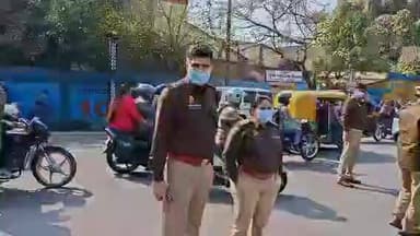 मुरादाबाद: सीटेट परीक्षा छूटने के बाद शहर में लगा लंबा जाम, वाहनों की लंबी कतार, सीओ कटघर और कोतवाली जाम खुलवाते नजर आए