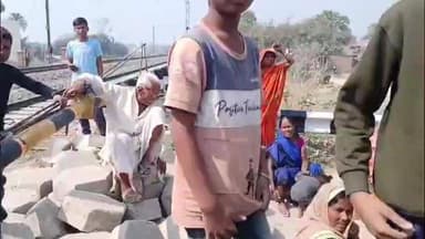 महनार: रेलवे गुमटी संख्या 27 बंद करने के फैसले से ग्रामीण भड़के, अंडरपास/ओवरब्रिज की मांग की