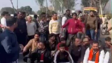 सहारनपुर: गांव इस्माइलपुर में गोकशी पर गोरक्षा दल का हंगामा, हाईवे जाम कर पुलिस पर लापरवाही का लगाया आरोप