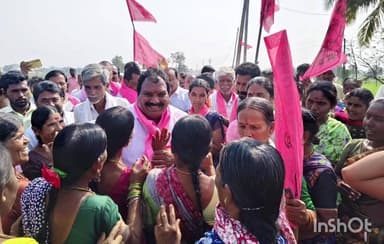 వర్ధన్నపేట: వర్ధన్నపేట ఐదవ డివిజన్ లో బి ఆర్ ఎస్ అభ్యర్థులను గెలిపించాలని మాజీ ఎమ్మెల్యే ప్రచారం