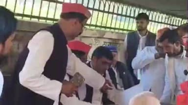 चायल: तहसील परिसर में वोटर लिस्ट में नाम कटने के विरोध में सपाइयों ने किया प्रदर्शन, एसडीएम को सौंपा ज्ञापन